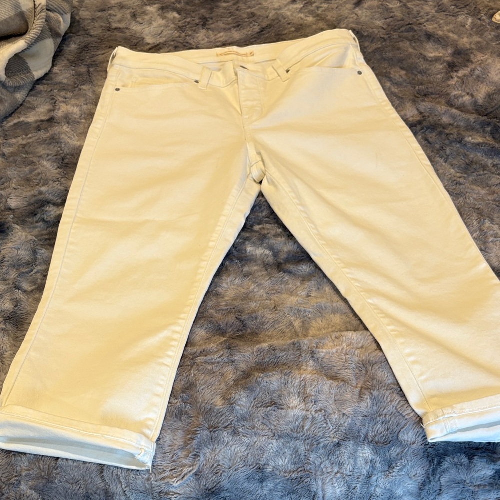 Levi's Women's Cropped Jeans in Light Cream